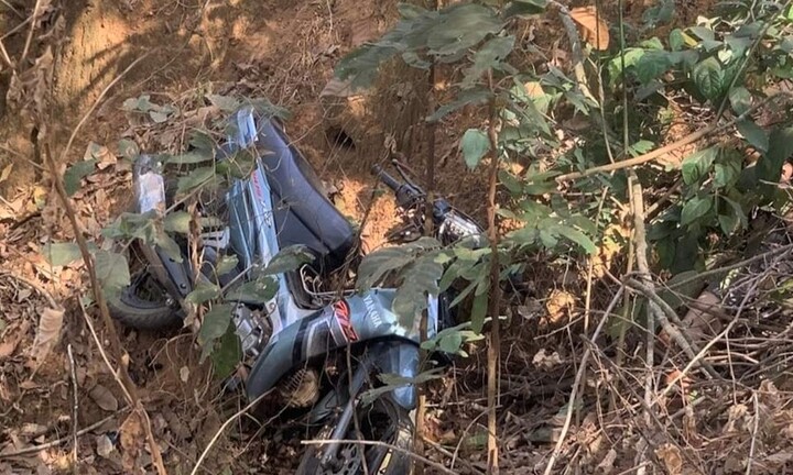 Phát hiện thi thể cô gái trẻ tử vong bên vệ đường