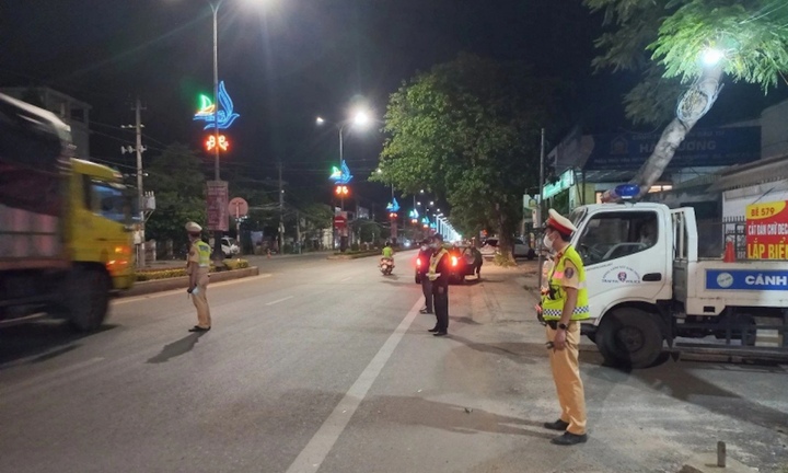 Giáo viên dạy lái xe vi phạm nồng độ cồn, bị phạt kịch khung 