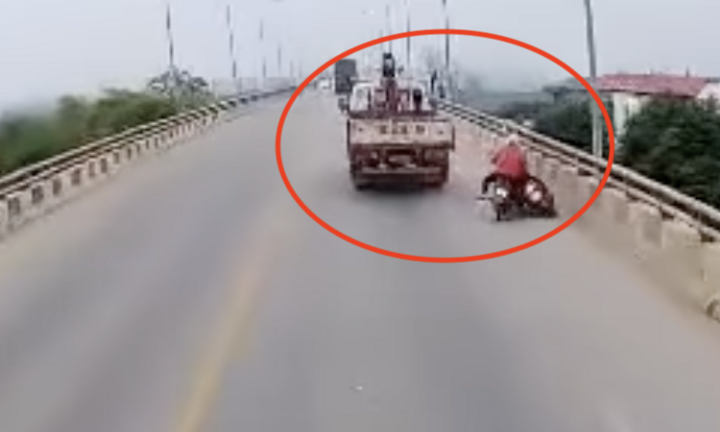 Khởi tố tài xế ô tô tải cố tình chèn ngã xe máy ở Phú Thọ