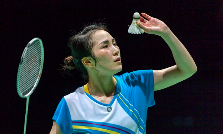 ‘Bà xã’ Tiến Minh ngại ngùng trên sàn diễn thời trang