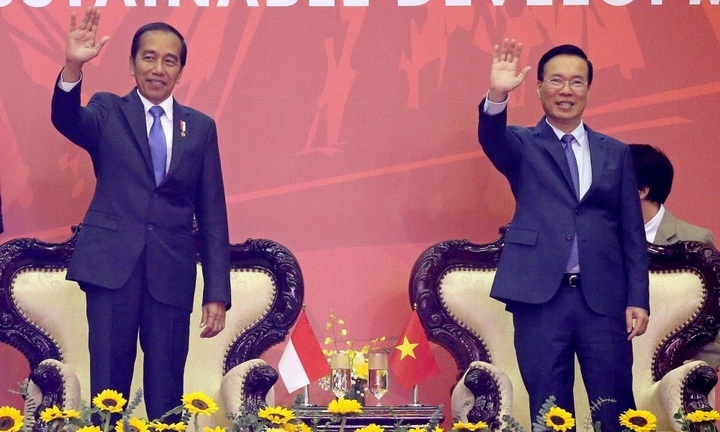 Tổng thống Indonesia và Chủ tịch nước Võ Văn Thưởng cùng xem biểu diễn võ thuật