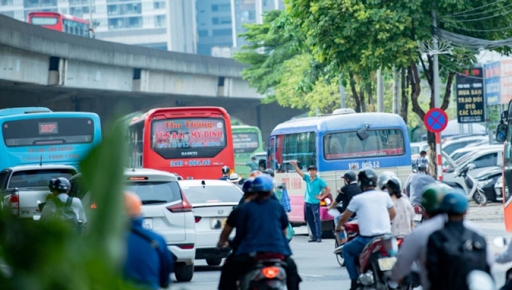 Hà Nội công bố 3 số điện thoại tiếp nhận xử lý xe khách vi phạm dịp Tết