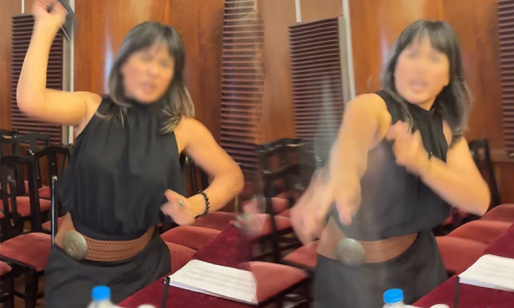 Giảng viên ném điện thoại vào nhạc sĩ Lưu Thiên Hương bị xử lý khiển trách