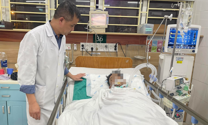  Hít phải khí lạ ở bãi phế liệu, 3 người nguy kịch 