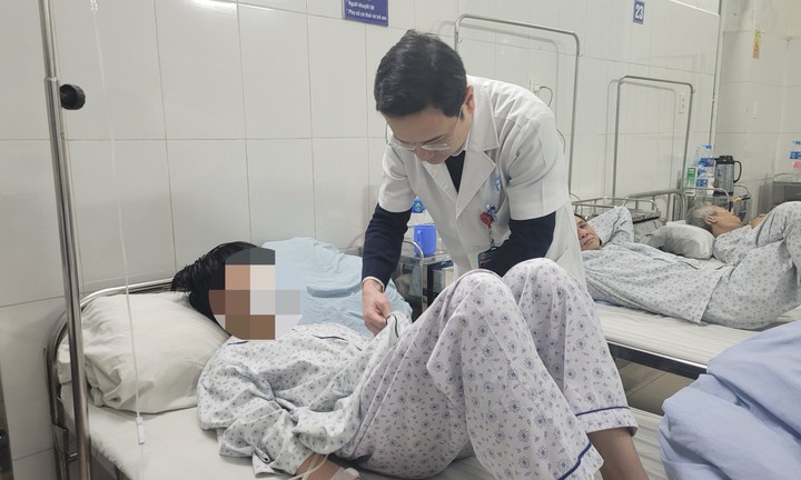 Nhét dây điện 26cm vào niệu đạo, thiếu niên 17 tuổi phải cấp cứu