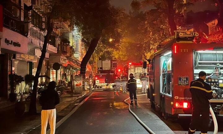 Cháy nhà phố cổ Hà Nội, 4 người cùng gia đình tử vong