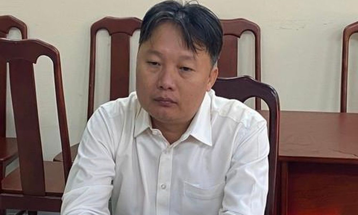 Vụ cựu cảnh sát kinh tế buôn lậu: Bắt 1 cán bộ hải quan