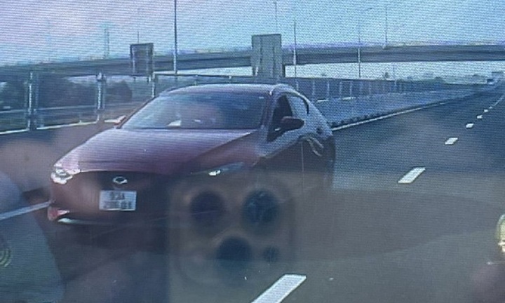 Xử phạt nữ tài xế chạy xe ngược chiều trên cao tốc Mỹ Thuận - Cần Thơ