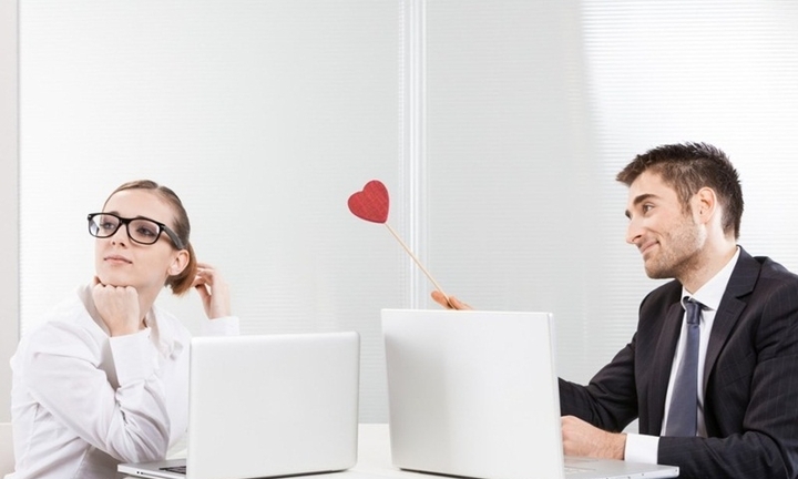 Tỏ tình bị từ chối, chàng trai gọi cảnh sát vu cho đồng nghiệp nữ bán dâm