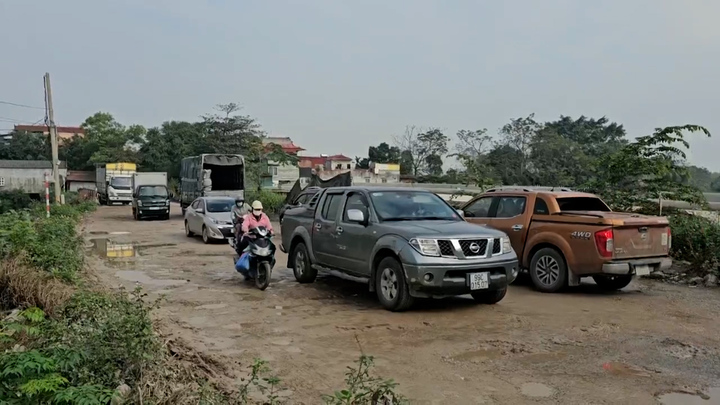 Bắc Ninh: Dự án trăm tỷ chậm tiến độ, cầu tạm gồng mình chống đỡ