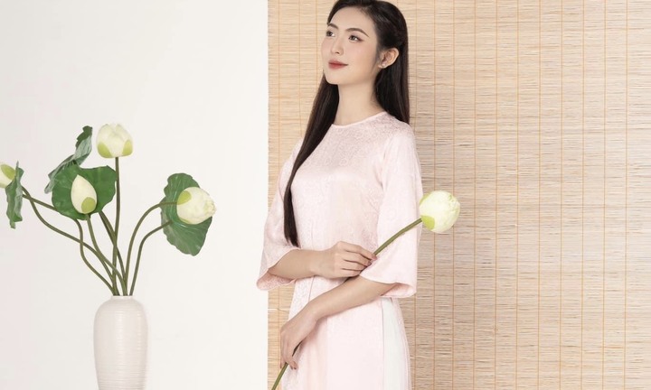 Vẻ đẹp tinh khôi trong tà áo dài của nữ sinh Hà Nội