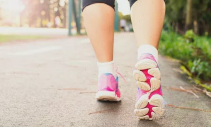 Những lợi ích của việc đi bộ giật lùi mà bạn chưa biết