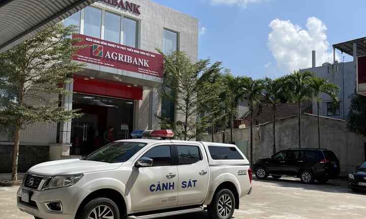 Truy bắt hai kẻ cướp ngân hàng ở Quảng Nam