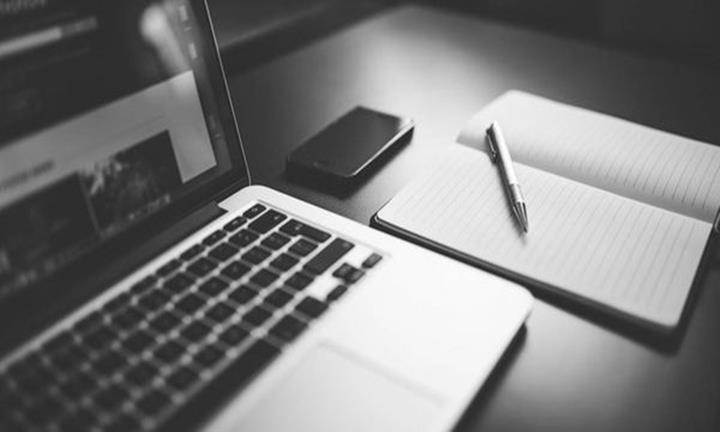 Bị bắt vì xem phim 'đen', người đàn ông kiện cảnh sát và thắng