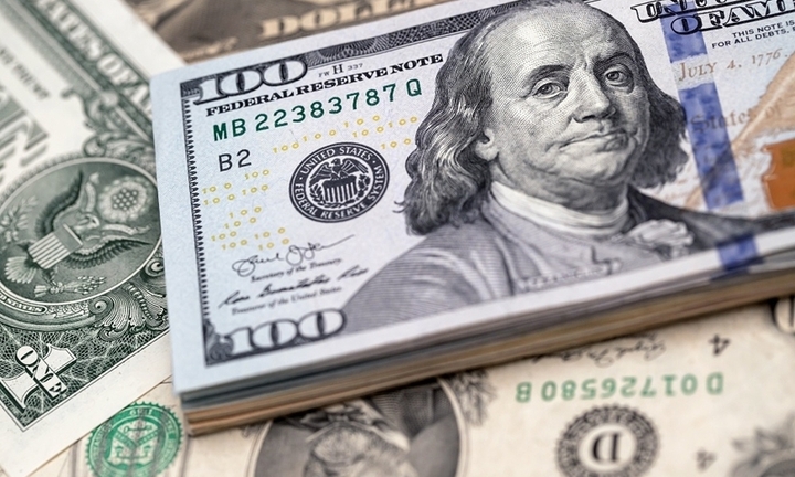 Giá USD tự do tăng vọt lên hơn 25.000 đồng/USD