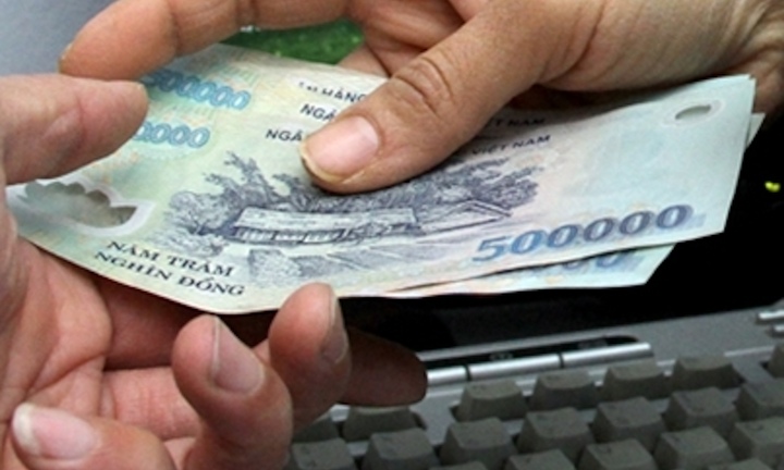 Giữ tiền của người dân để làm thủ tục nhà đất, 2 cán bộ bị khởi tố