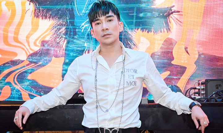 Ca sĩ Quang Hà tuổi 43: Sống đơn giản, thích mặc áo thun, quần đùi vào bếp 