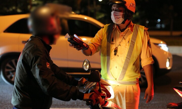 Tài xế bị phạt nặng do vi phạm nồng độ cồn: 'Tết này hết đường về quê'