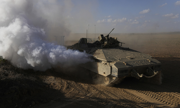 Khoảnh khắc xe tăng Nga công phá mục tiêu ở Ukraine