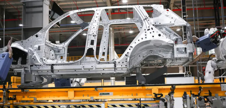 Thân vỏ ô tô làm bằng gì?