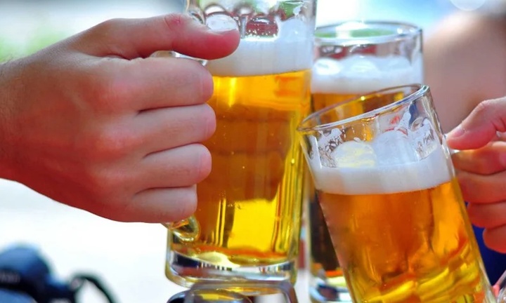 Quảng cáo rượu bia trên ô tô bị xử phạt bao nhiêu tiền? 