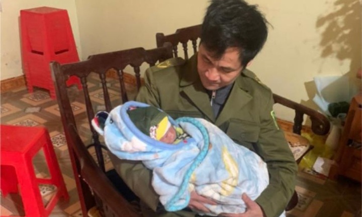 Bé trai 7 ngày tuổi bị bỏ rơi giữa trời rét thấu xương ở Lạng Sơn