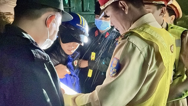 Bình Định: CSGT đo nồng độ cồn, ‘ma men’ mặt đỏ tía tai, bỏ xe tháo chạy