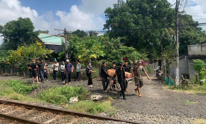 Phú Yên: Đi bộ qua đường sắt lúc tàu hoả tới, nam thanh niên tử vong
