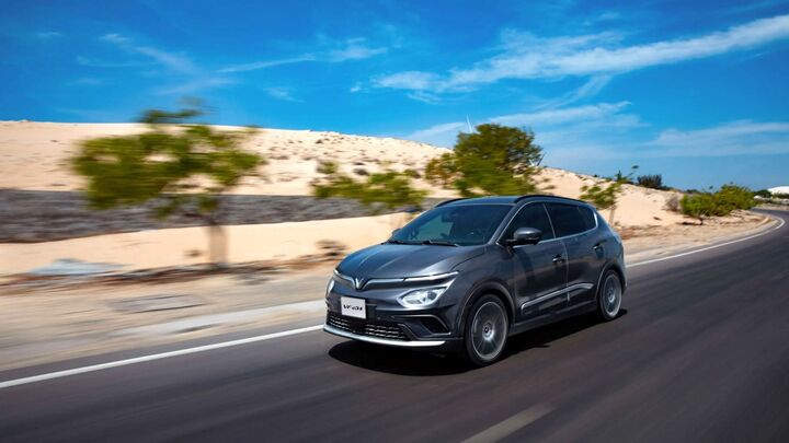 Khách hàng được áp dụng 2 ưu đãi để mua xe điện VinFast