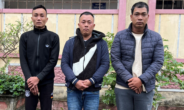 Lừa đảo cả trăm triệu đồng bằng thủ đoạn cầm điện thoại 'dỏm'