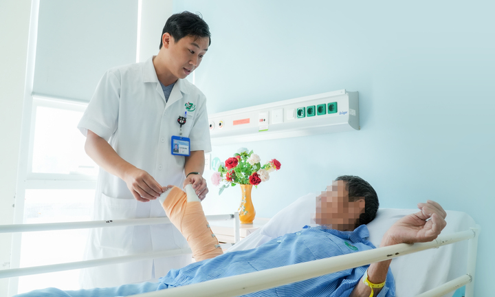Cứu bệnh nhân U90 bị mất toàn bộ da mu bàn chân