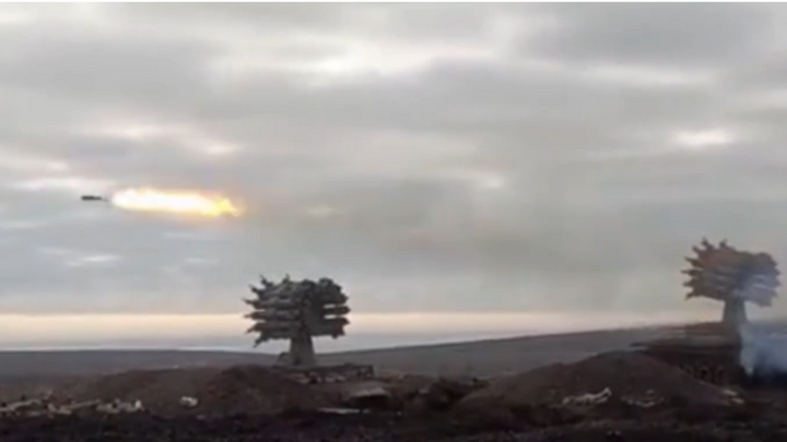 Nga biến xe tăng T-80 thành hệ thống rocket phóng loạt