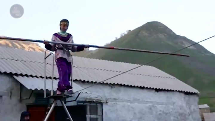 Ngôi làng duy nhất trên thế giới mọi người đều đi được trên dây