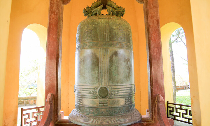 Mục sở thị bảo vật quốc gia trong đệ nhất cổ tự ở cố đô Huế 