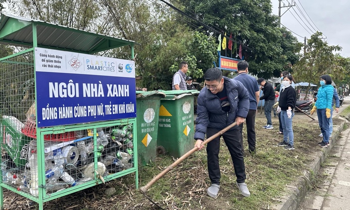 1.000 người tham gia làm sạch môi trường hưởng ứng ‘Ngày Chủ nhật xanh’ ở Huế