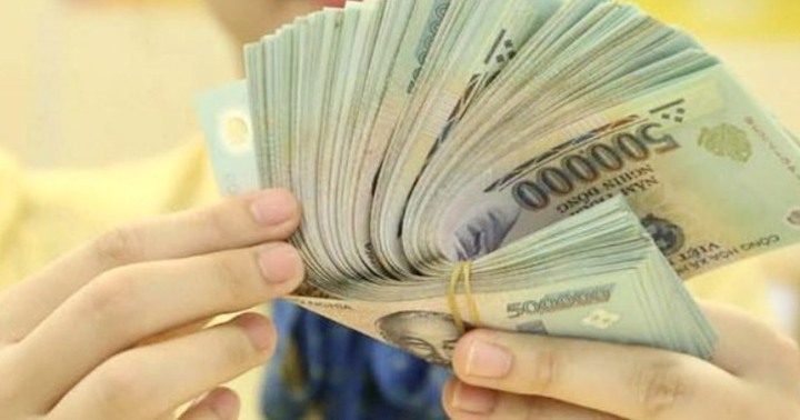 Thưởng Tết cao hơn chồng, vợ tôi mua quà biếu nhà ngoại sang hơn nhà nội