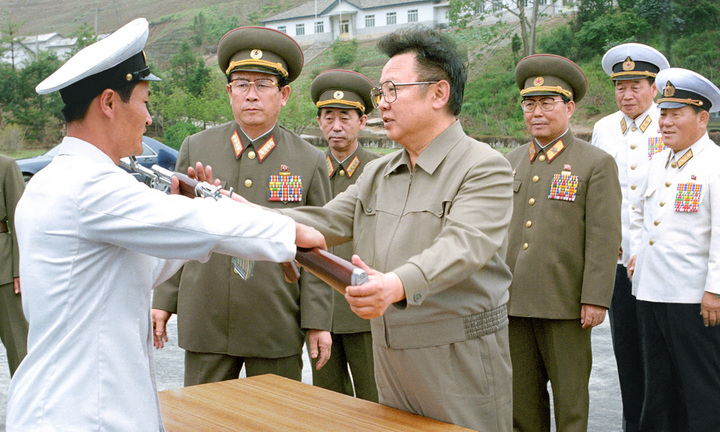 Ảnh hiếm của lãnh đạo Kim Jong-il với quân đội Triều Tiên