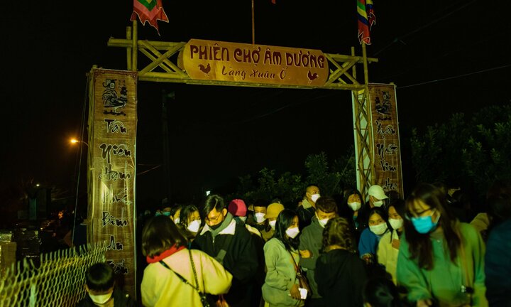 Những phiên chợ cầu may độc đáo dịp đầu năm