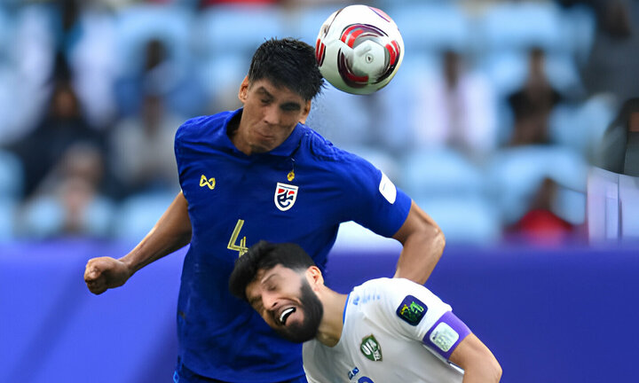 Theerathon Bunmathan mắc sai lầm, tuyển Thái Lan bị loại khỏi Asian Cup 2023