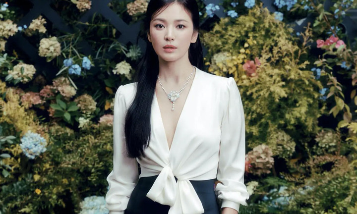 Mẫu chân váy nên có trong tủ đồ của phụ nữ trên 40 tuổi