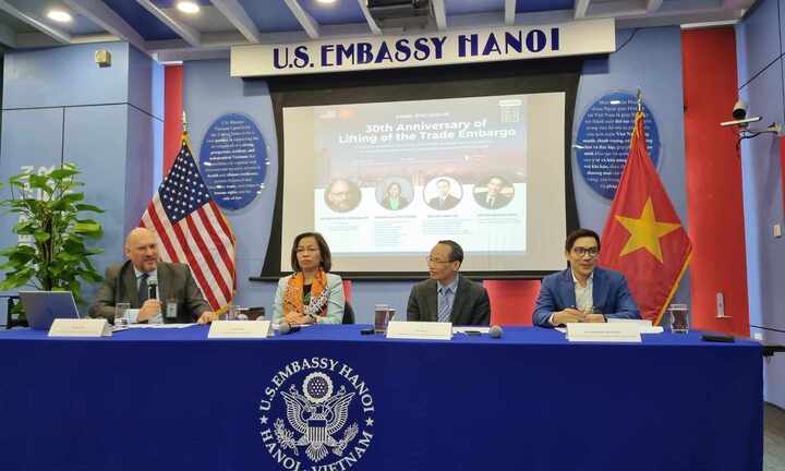 Đại sứ Mỹ: Dỡ bỏ cấm vận thương mại mở đường phát triển quan hệ với Việt Nam