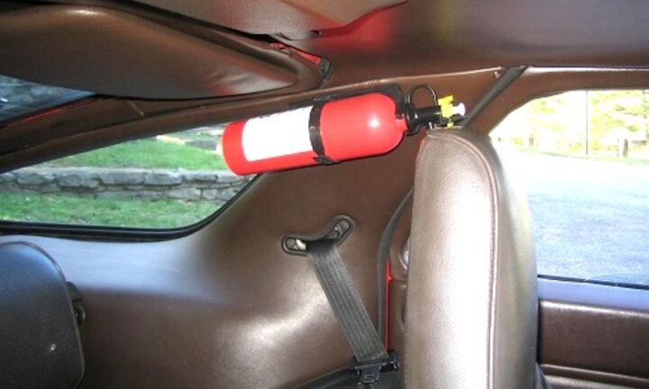 Xe ô tô nào bắt buộc phải có bình chữa cháy?