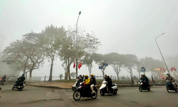 Chuyên gia lý giải nguyên nhân Hà Nội chìm trong sương mù dày đặc