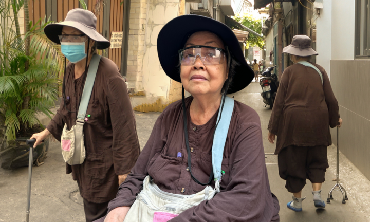 Cô đào Trang Thanh Xuân: ‘Chỉ mong mỗi ngày bán hết 50 tờ vé số’