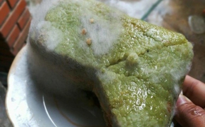 Bánh chưng bị mốc một góc còn ăn được không?