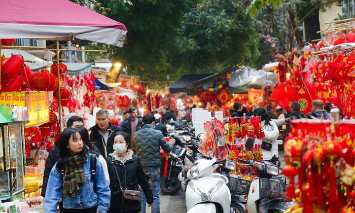 Khám phá 2 phiên chợ Tết lạ lùng, mỗi năm mở bán 1 lần ở Hà Nội