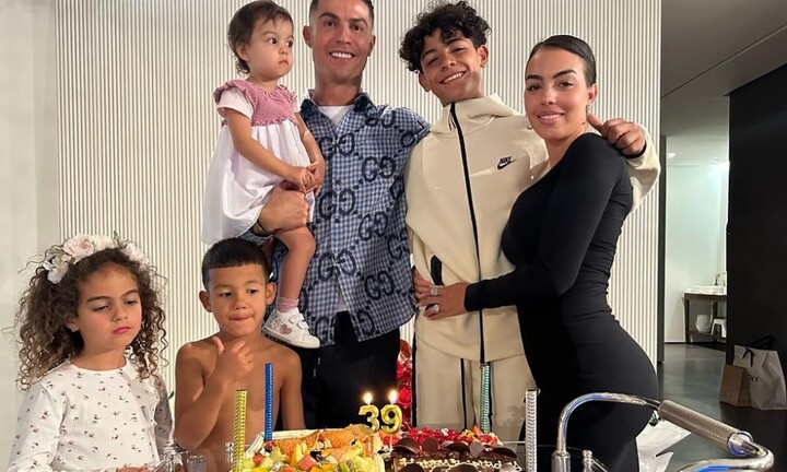 Chiều cao ấn tượng của con trai Ronaldo 13 tuổi khiến dân mạng ngỡ ngàng