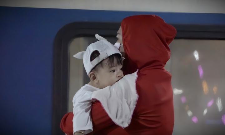 Chuyến tàu bồi hồi của những người con xa xứ về đến quê nhà ngày 30 Tết