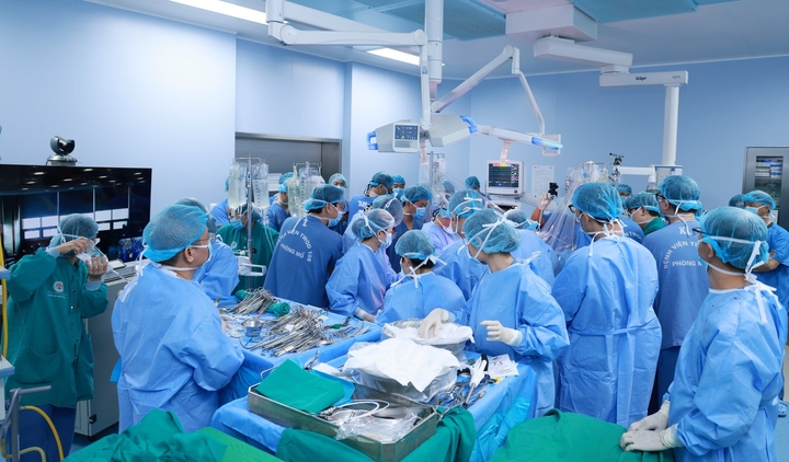 Hơn 150 y bác sĩ 'chạy đua' ghép tạng, hồi sinh nhiều cuộc đời ngày 30 Tết