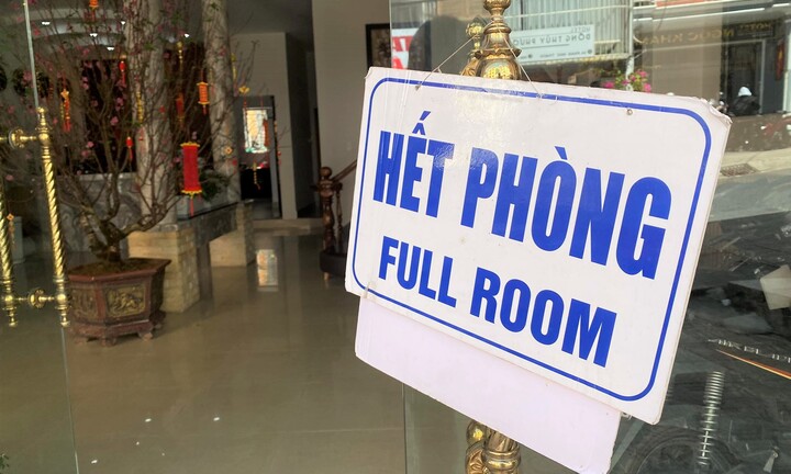 Du khách đổ lên Đà Lạt du xuân, loạt khách sạn treo biển 'hết phòng'